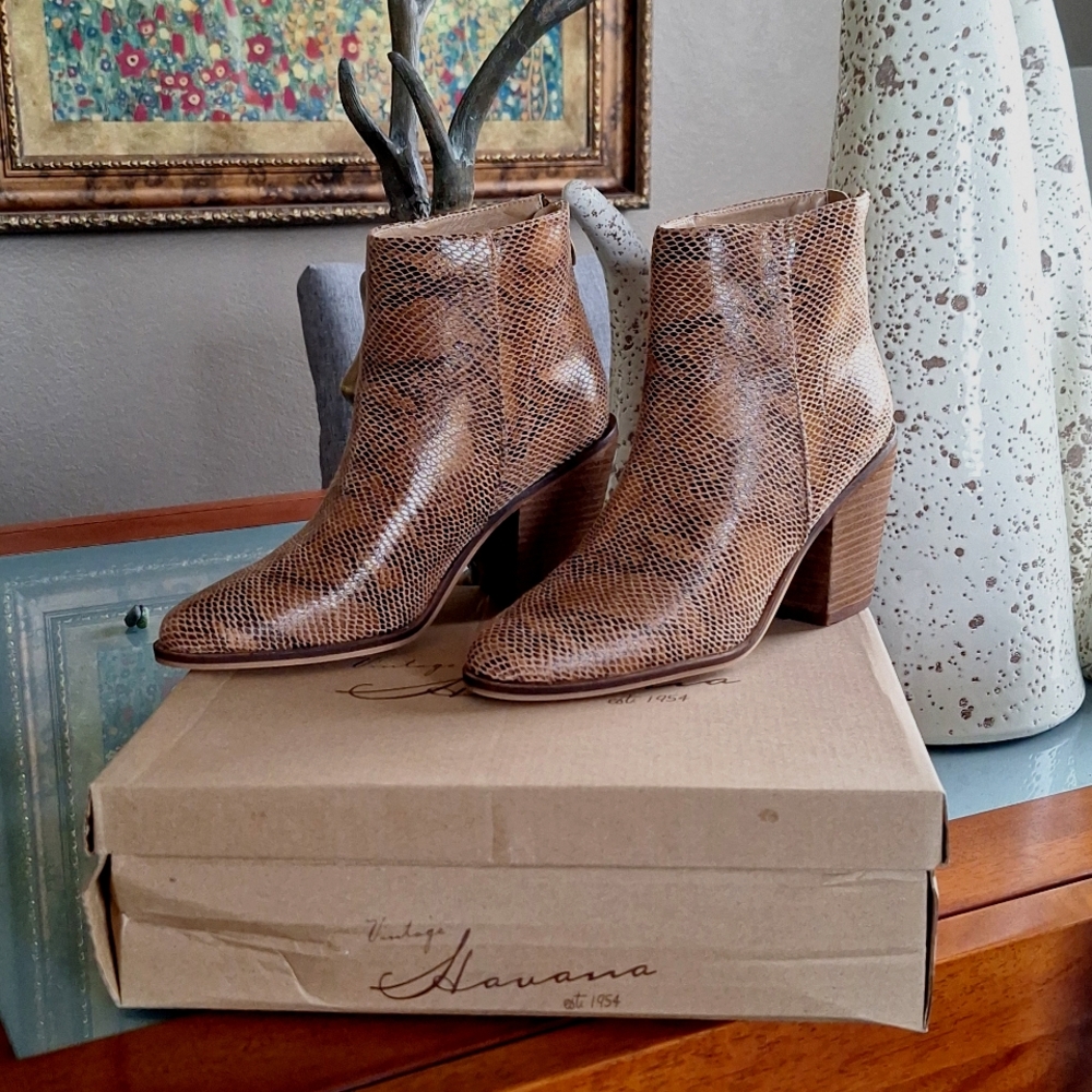 NWT Vintage Havana Brown Tan Rook Booties 8.5 - Picture 2 of 4